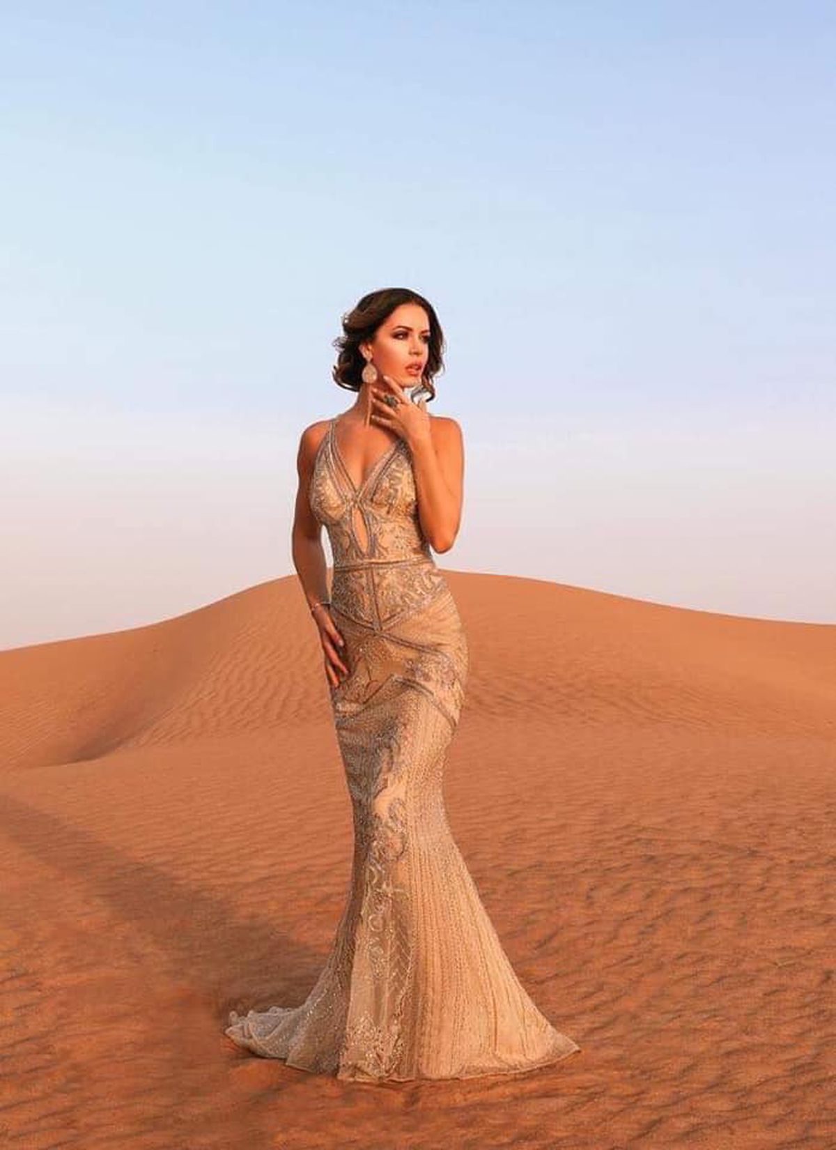 Imaginile spectaculoase postate de soția lui Dan Petrescu în Dubai » Ipostaze sexy cu soția antrenorului de la CFR Cluj