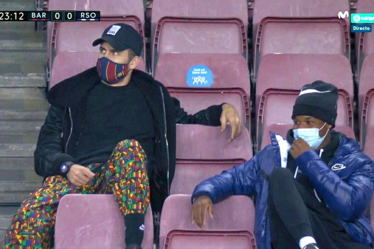 FOTO Pique, ținta fanilor după stilul vestimentar adoptat la Barcelona - Real Sociedad: „Parcă poartă pantalonii Shakirei”