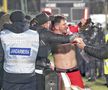Deian Sorescu, dezbrăcat de suporteri // foto: GSP