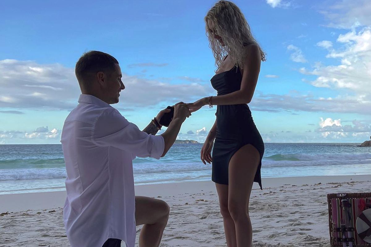 Fostul jucător al lui Hagi și-a cerut iubita în căsătorie în Seychelles! Imagini spectaculoase din vacanță