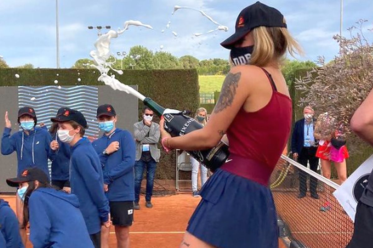 Andreea Prisăcariu sare în apărarea lui Deian Sorescu, dezbrăcat de suporterii lui Dinamo: „Nu ucideți câinii”