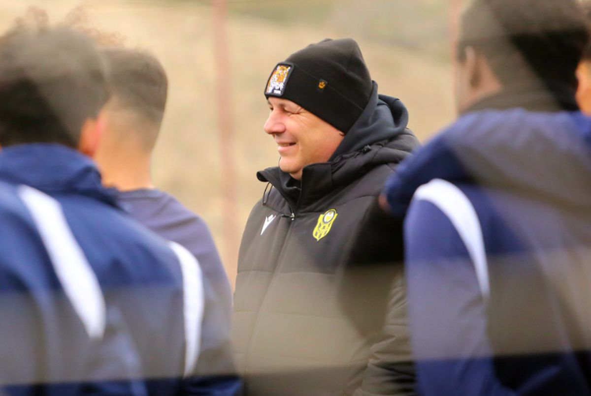 Editorial acid la adresa lui Marius Șumudică: „Ești un om fals și un dansator din buric, nu antrenor”