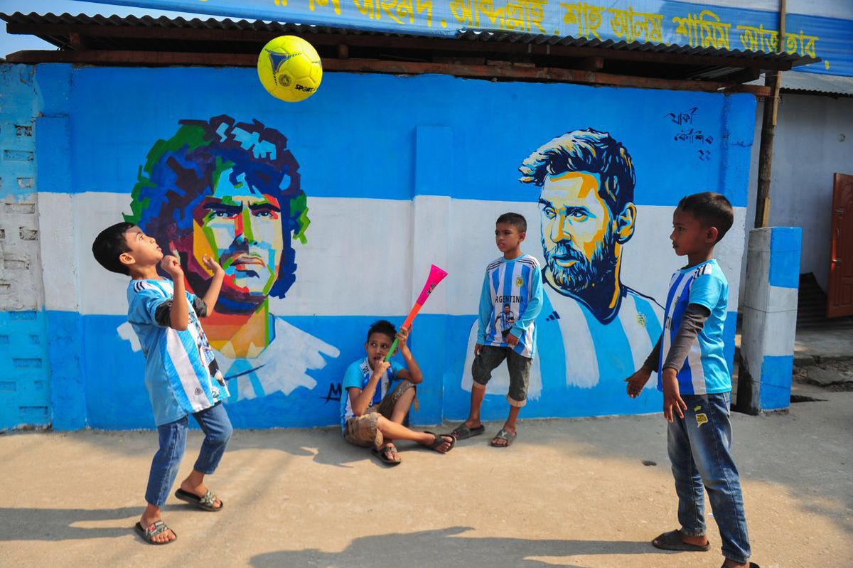Dincolo de imaginație » Motivul pentru care milioane de bengalezi ies în stradă pentru Argentina lui Messi! Imaginile sunt fabuloase