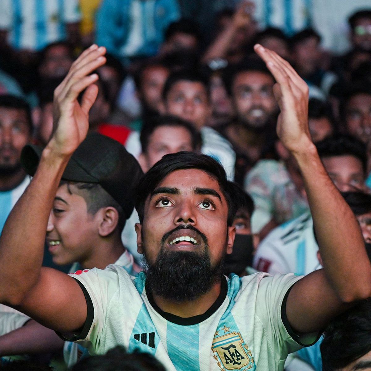 Dincolo de imaginație » Motivul pentru care milioane de bengalezi ies în stradă pentru Argentina lui Messi! Imaginile sunt fabuloase