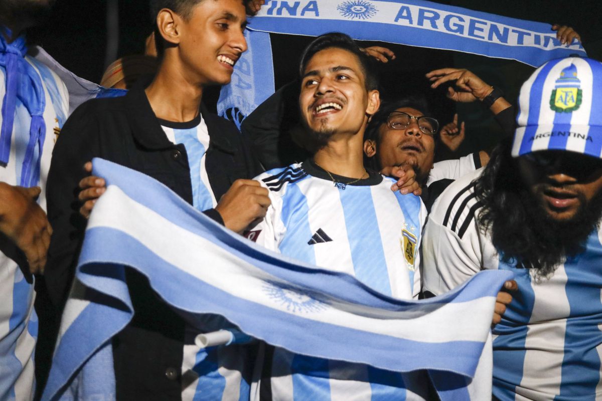 Dincolo de imaginație » Motivul pentru care milioane de bengalezi ies în stradă pentru Argentina lui Messi! Imaginile sunt fabuloase