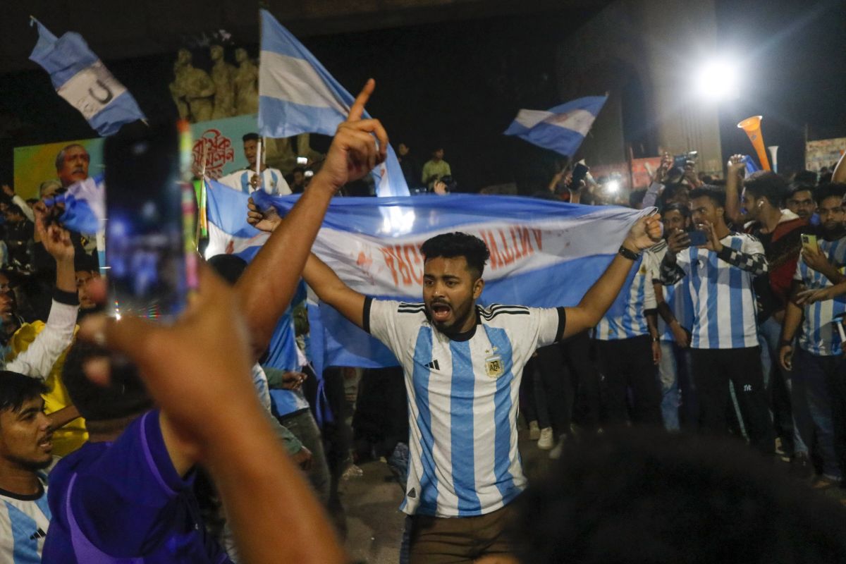 Cât costă ținuta lui Messi care „a rupt” internetul + Omagiu pentru Bangladesh?