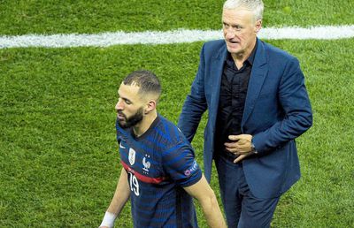 La „cuțite” » Motivul pueril pentru care s-ar fi rupt relația Deschamps - Benzema. E gata să boicoteze finala!