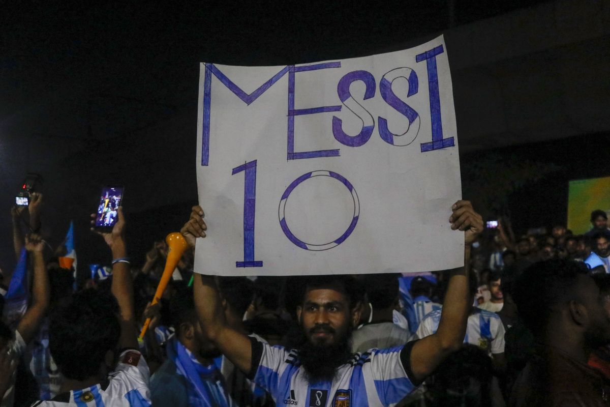 Cât costă ținuta lui Messi care „a rupt” internetul + Omagiu pentru Bangladesh?