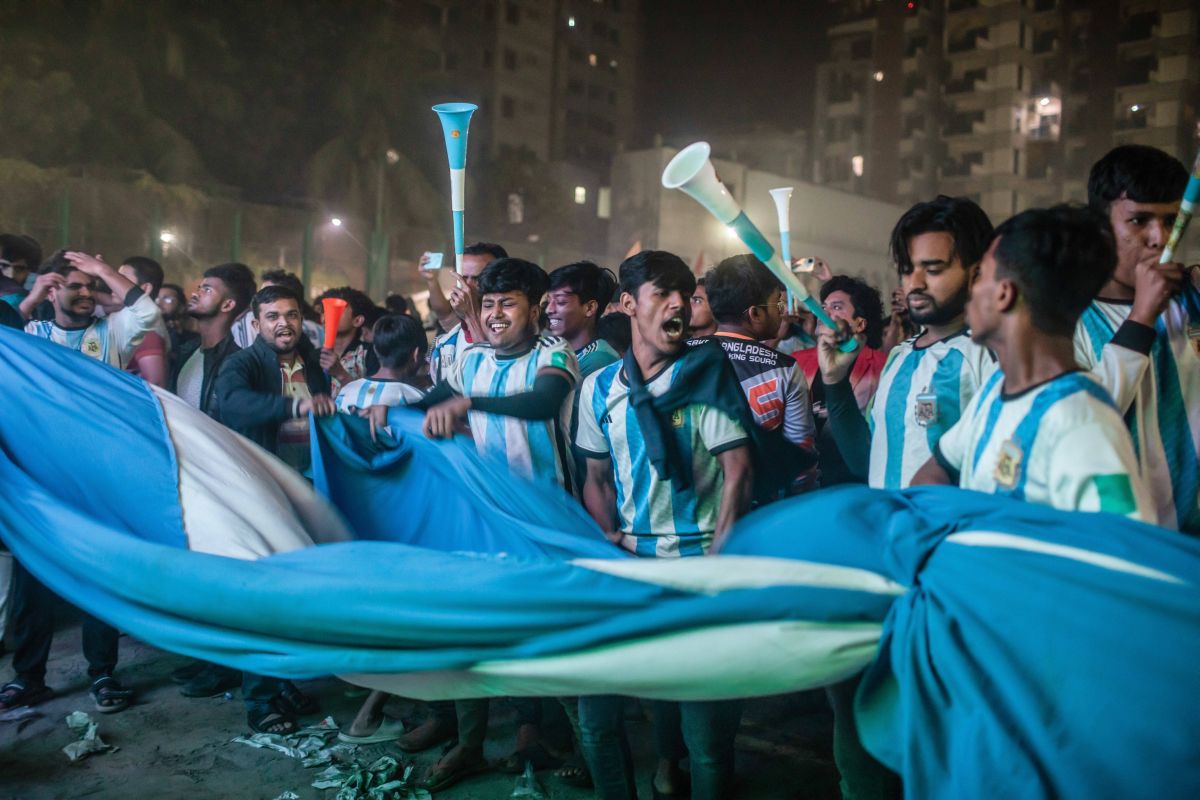 Cât costă ținuta lui Messi care „a rupt” internetul + Omagiu pentru Bangladesh?