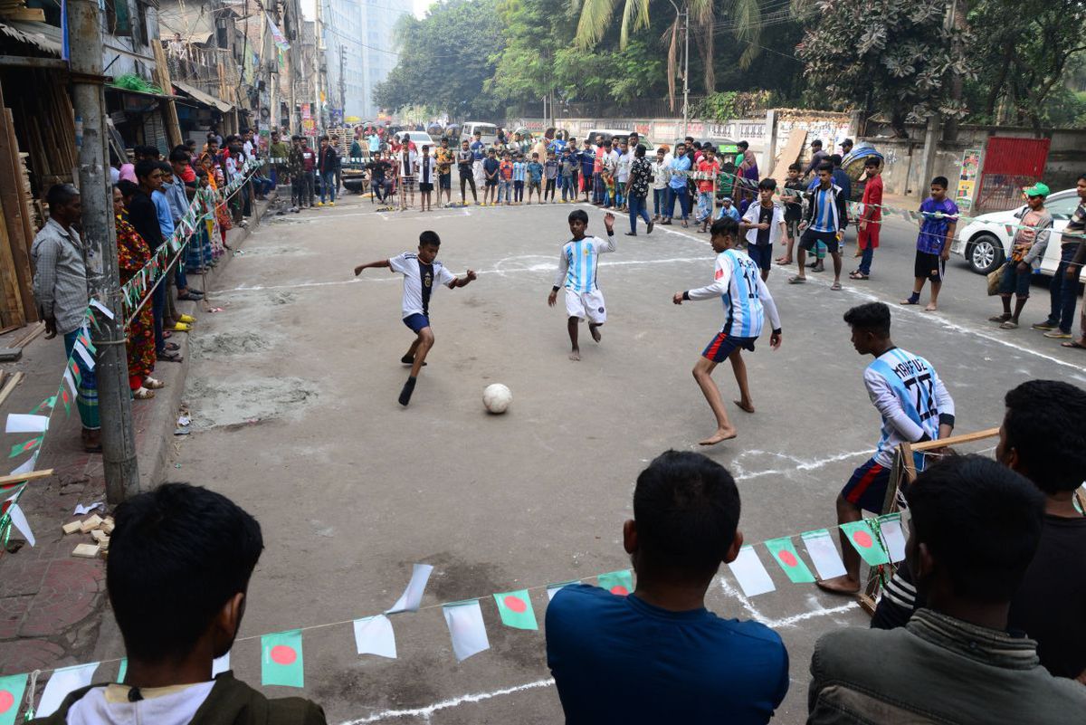 Cât costă ținuta lui Messi care „a rupt” internetul + Omagiu pentru Bangladesh?