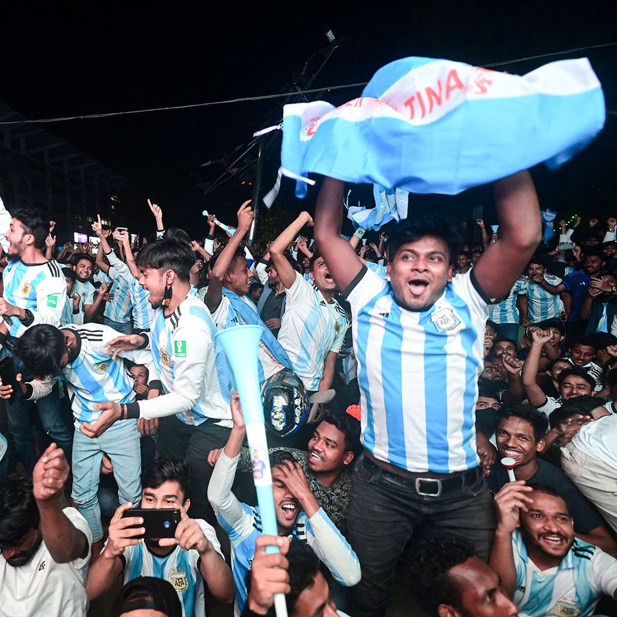 Cât costă ținuta lui Messi care „a rupt” internetul + Omagiu pentru Bangladesh?