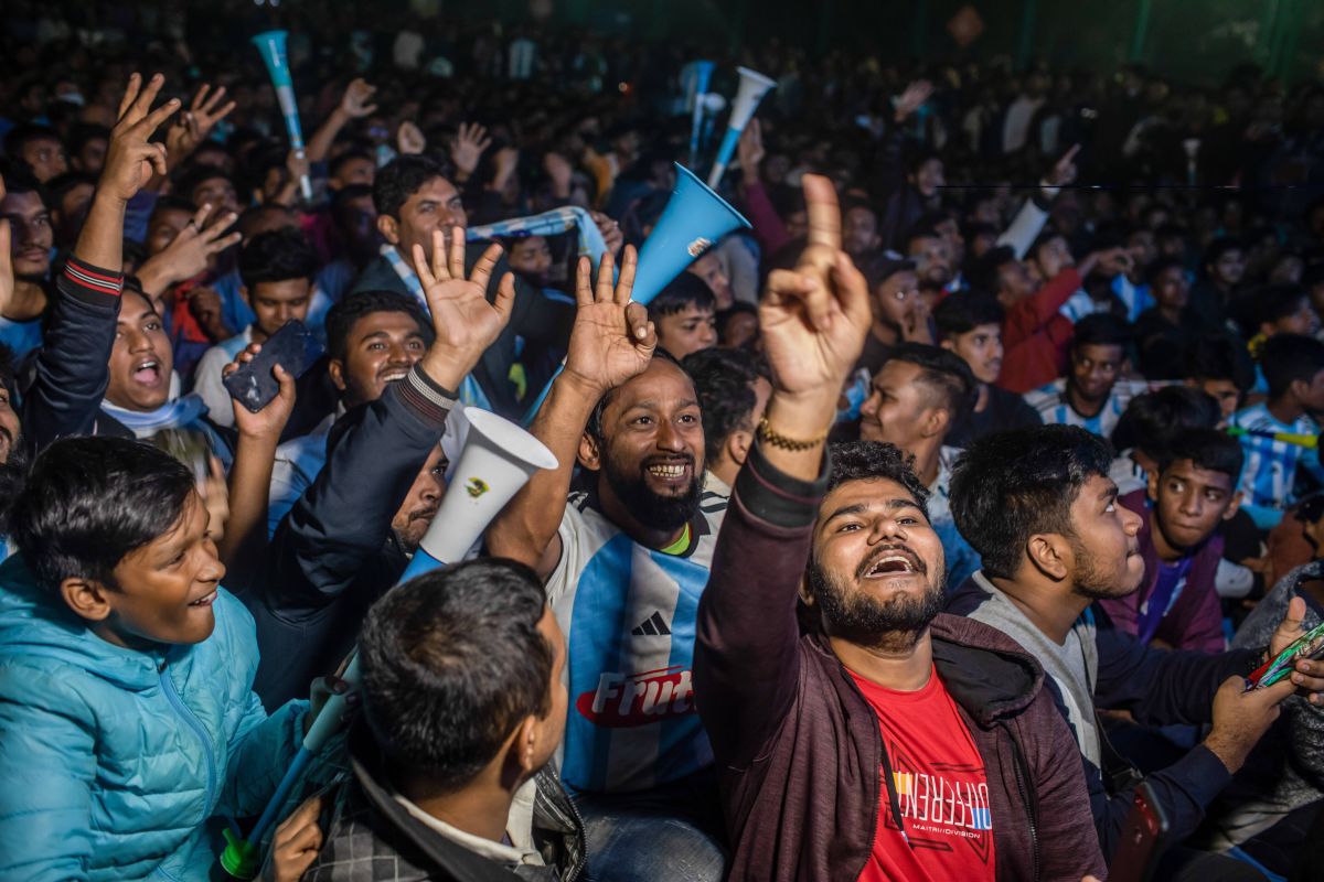 Cât costă ținuta lui Messi care „a rupt” internetul + Omagiu pentru Bangladesh?