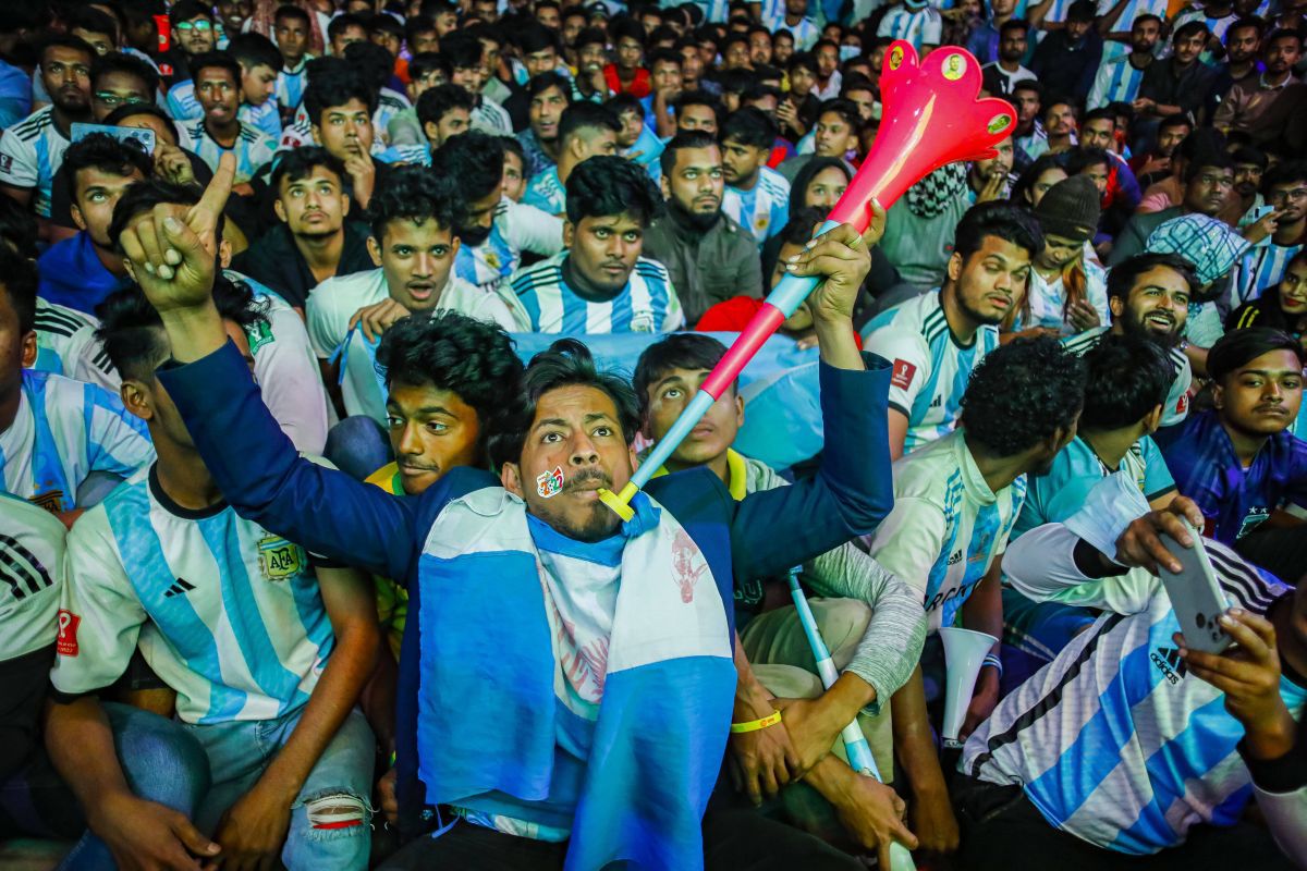 Dincolo de imaginație » Motivul pentru care milioane de bengalezi ies în stradă pentru Argentina lui Messi! Imaginile sunt fabuloase