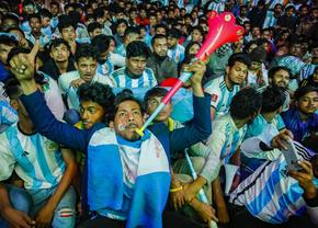 Dincolo de imaginație: de ce ține tot Bangladesh-ul cu Argentina în finala Campionatului Mondial! Imaginile sunt fabuloase
