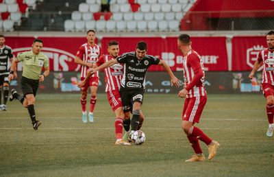 Măsură drastică în Superliga » Antrenorul dă afară 9 jucători: „Nu mai putem continua așa”