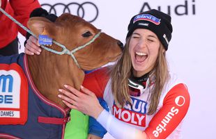 Premiu inedit la o etapă de Cupă Mondială de schi alpin » Jasmine Flury a primit un vițel după ce s-a impus în proba de coborâre