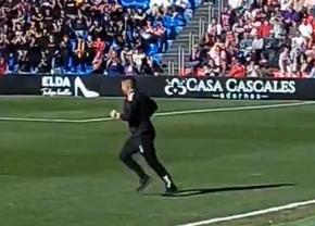 Antrenorul lui Florin Andone e eroul zilei în Spania: a salvat un fan în timpul meciului!