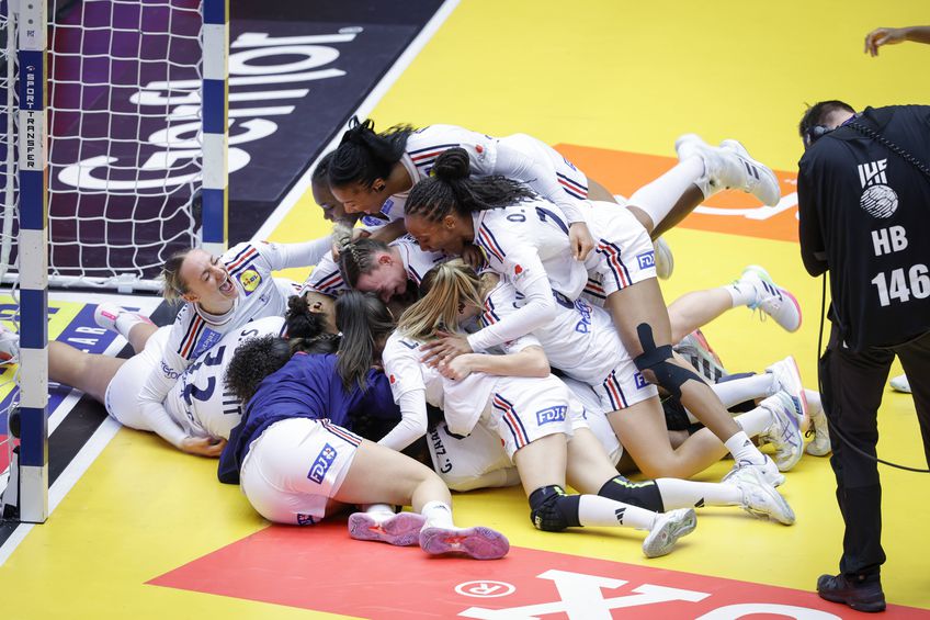 Franța a învins-o pe Norvegia, scor 31-28, și a cucerit Campionatul Mondial de handbal feminin. Pentru naționala lui Olivier Krumbholz este al treilea titlu din istorie.