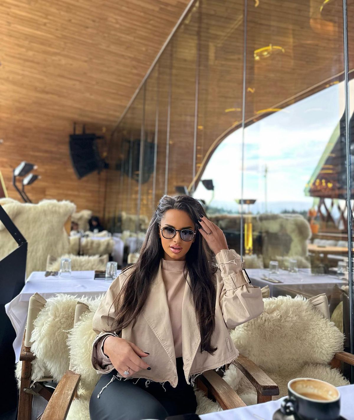 Lorena îți taie răsuflarea în „vulcanul” din Giulești! „Drogul acesta vişiniu m-a cuprins”