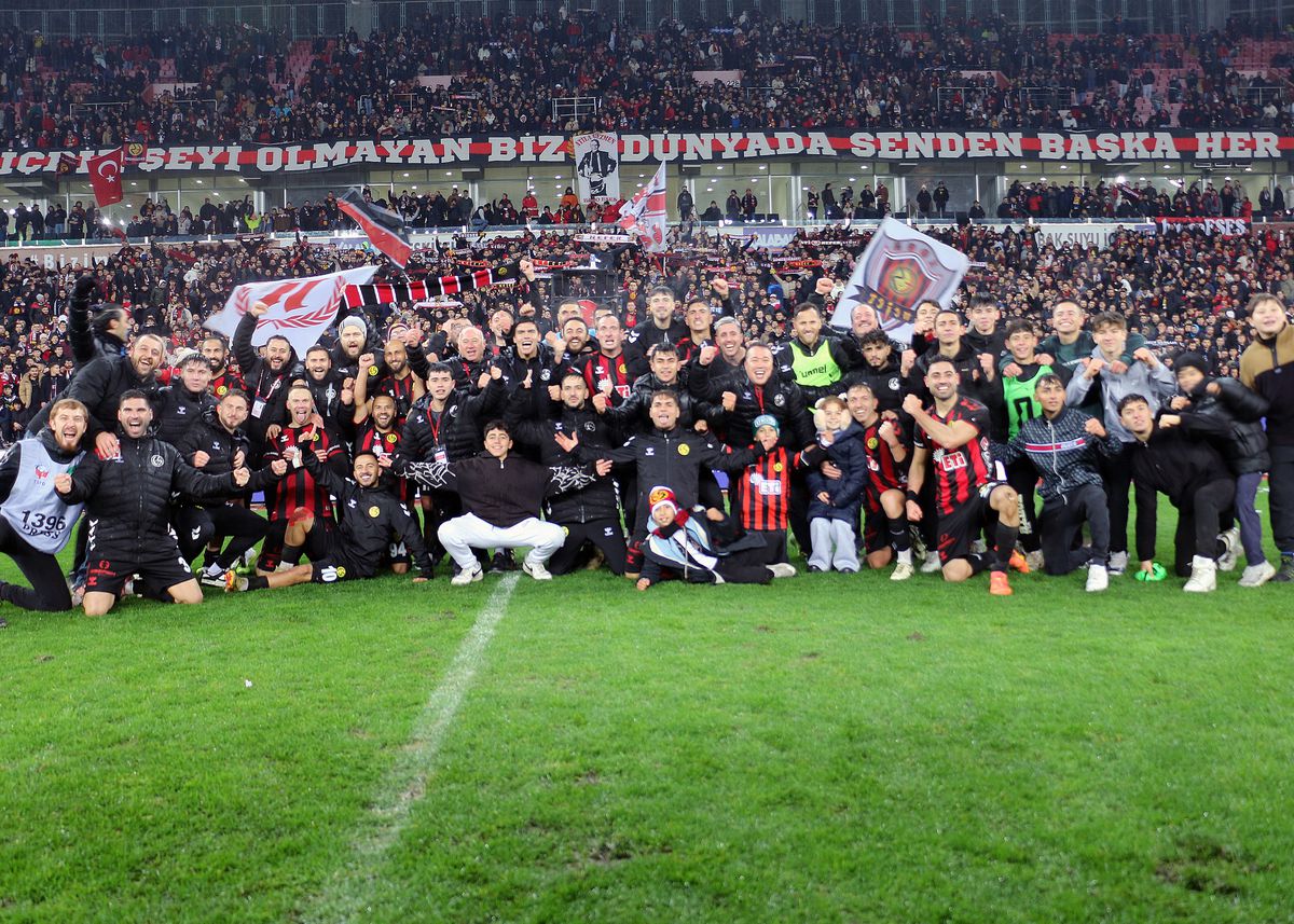 Nemaivăzut! Meciul din Liga a 5-a a strâns un număr record de spectatori! Imagini tari cu suporterii: ar fi fost în top 3 din Superliga