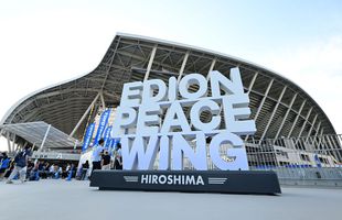 După ani de așteptare, japonezii au ridicat noul stadion de la Hiroshima » Imagini impresionante: ce reprezintă „zidul Căpitanului Tsubasa”