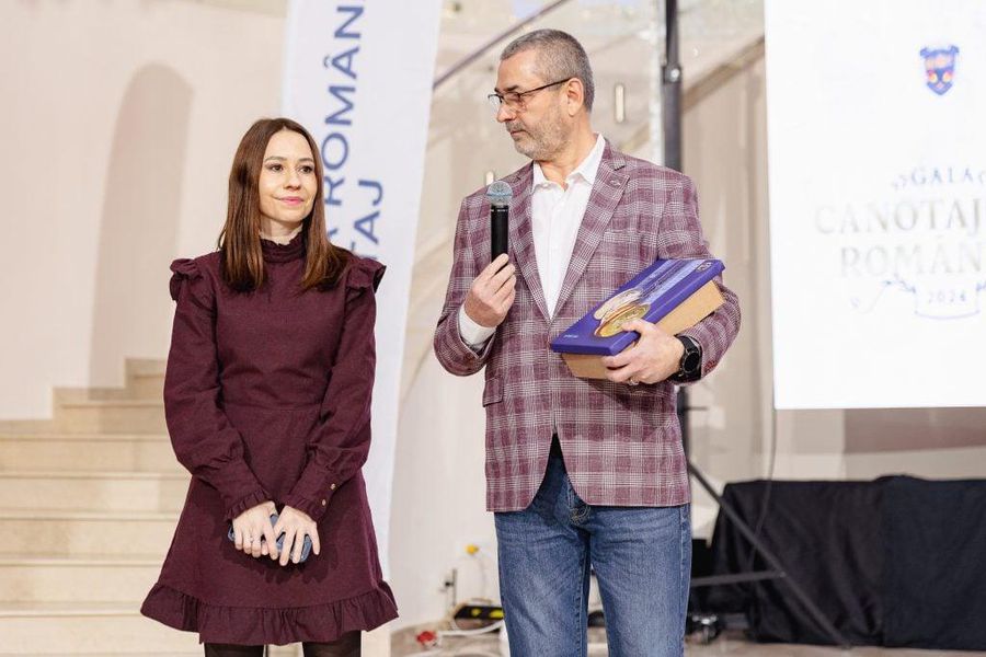 Sportivi de excepție, premiați la Gala Canotajului Românesc. Campionii s-au alăturat campaniei umanitare inițiate de Fundația Ringier pentru a-l ajuta pe Alex, bolnav de cancer, să strângă cei 250.000 de euro necesari imunoterapiei