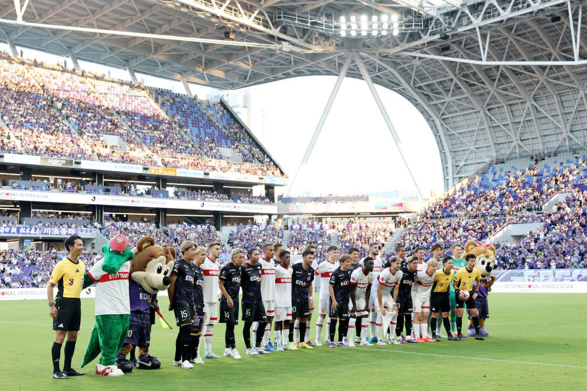 După ani de așteptare, japonezii au ridicat noul stadion de la Hiroshima » Imagini impresionante: ce reprezintă „zidul Căpitanului Tsubasa”
