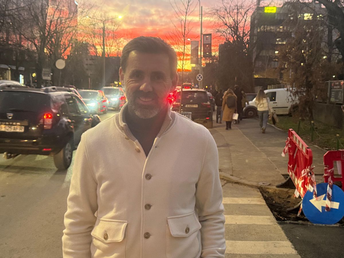 Gazeta l-a scos la plimbare pe Zeljko Kopic, iar dinamovistul s-a „ciocnit” de candidatul Nicușor Dan în metroul din București » Imagini SHOW: „Citesc despre tine!”