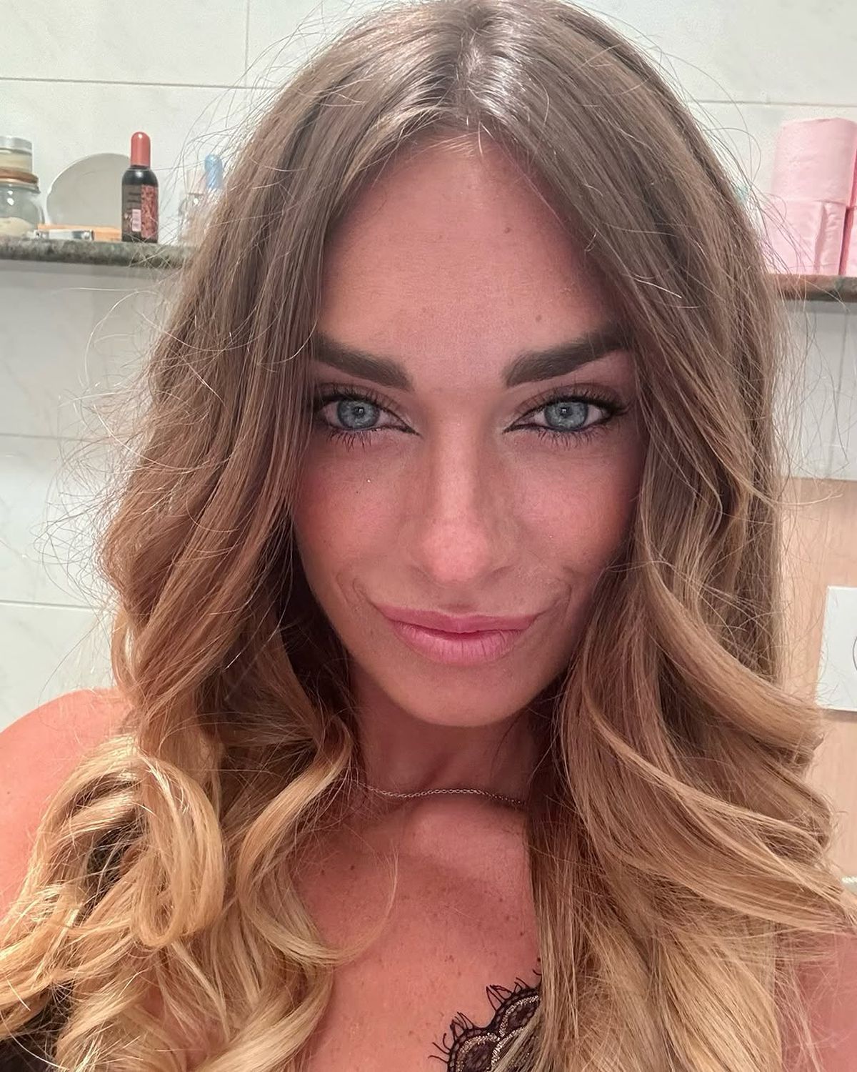 Plină de vânătăi » Sportiva le-a arătat fanilor în Marca rănile suferite: „Știu că după ploaie iese soarele”