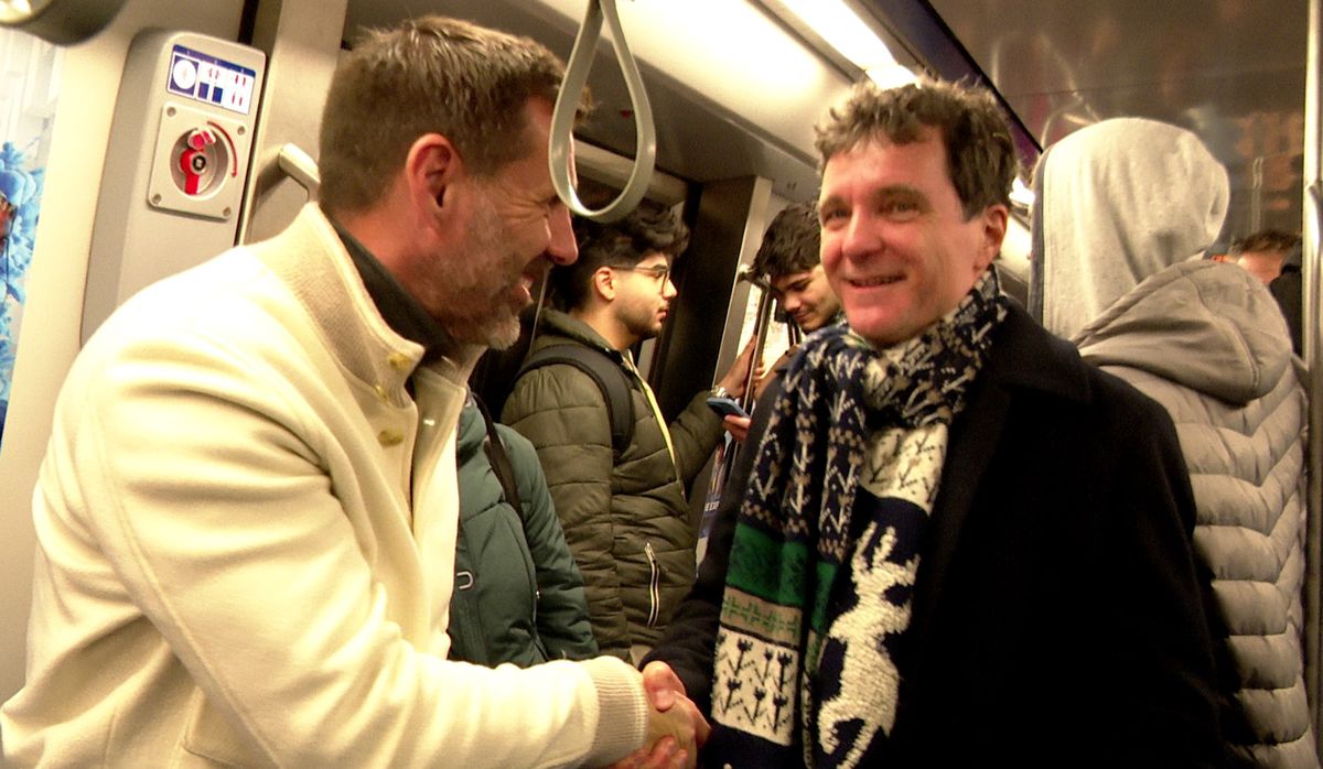 Gazeta l-a scos la plimbare pe Zeljko Kopic, iar dinamovistul s-a „ciocnit” de candidatul Nicușor Dan în metroul din București » Imagini SHOW: „Citesc despre tine!”