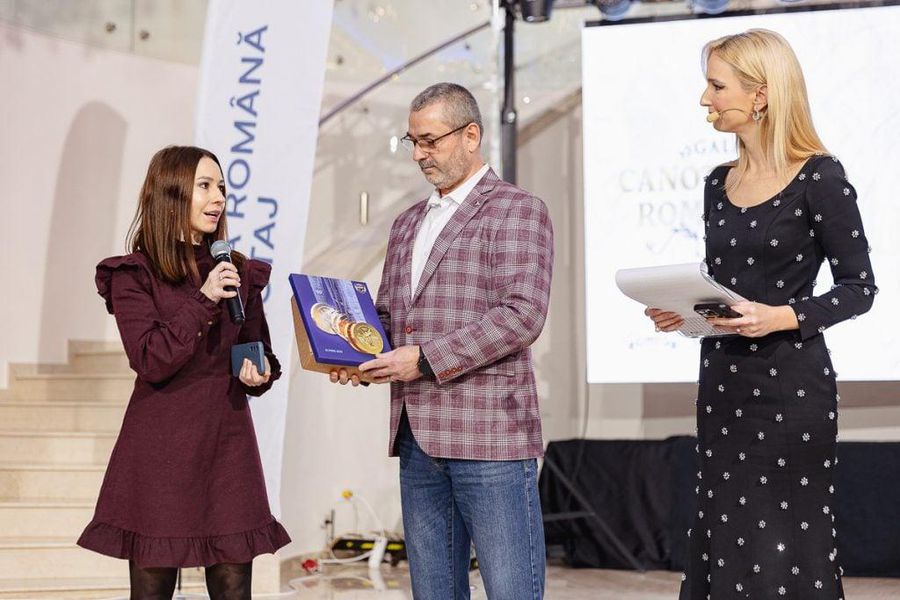 Sportivi de excepție, premiați la Gala Canotajului Românesc. Campionii s-au alăturat campaniei umanitare inițiate de Fundația Ringier pentru a-l ajuta pe Alex, bolnav de cancer, să strângă cei 250.000 de euro necesari imunoterapiei