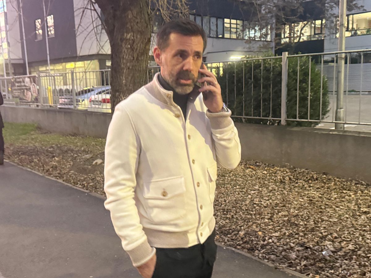 Gazeta l-a scos la plimbare pe Zeljko Kopic, iar dinamovistul s-a „ciocnit” de candidatul Nicușor Dan în metroul din București » Imagini SHOW: „Citesc despre tine!”