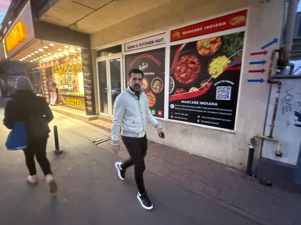 Gazeta l-a scos la plimbare pe Zeljko Kopic, iar dinamovistul s-a „ciocnit” de candidatul Nicușor Dan în metroul din București » Imagini SHOW: „Citesc despre tine!”