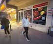 Gazeta l-a scos la plimbare pe Zeljko Kopic, iar dinamovistul s-a „ciocnit” de candidatul Nicușor Dan în metroul din București » Imagini SHOW: „Citesc despre tine!”