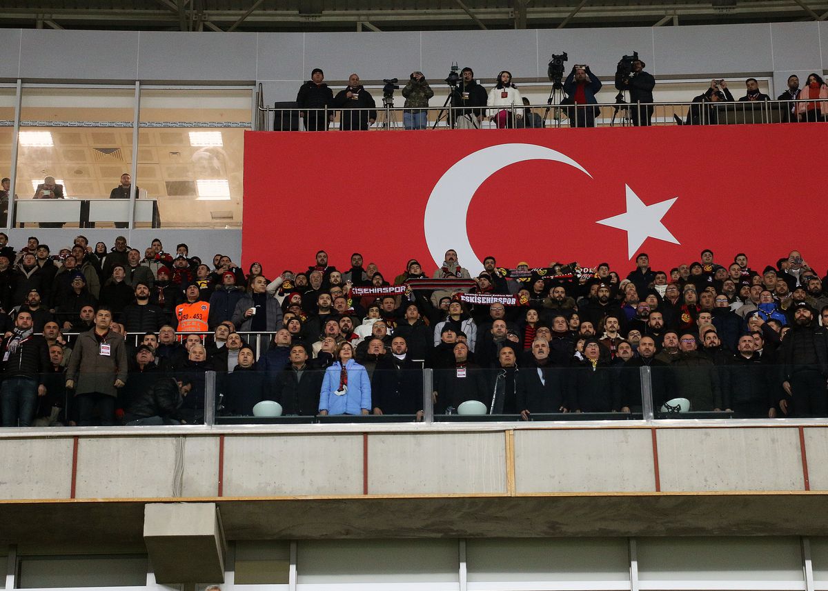 Nemaivăzut! Meciul din Liga a 5-a a strâns un număr record de spectatori! Imagini tari cu suporterii: ar fi fost în top 3 din Superliga