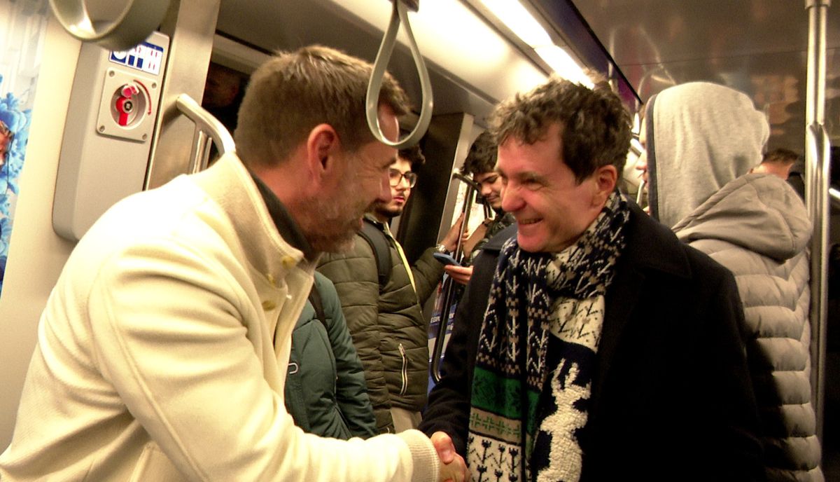 Gazeta l-a scos la plimbare pe Zeljko Kopic, iar dinamovistul s-a „ciocnit” de candidatul Nicușor Dan în metroul din București » Imagini SHOW: „Citesc despre tine!”