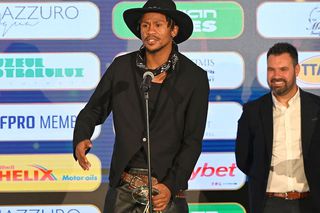 Ngezana, gest neașteptat pe scenă, la 24 de ore după ce Gigi Becali l-a acuzat că s-a dat lovit