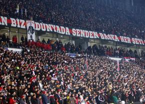 Nemaivăzut! Meciul din Liga a 5-a a strâns un număr record de spectatori! Imagini tari cu suporterii: ar fi fost în top 3 din Superliga