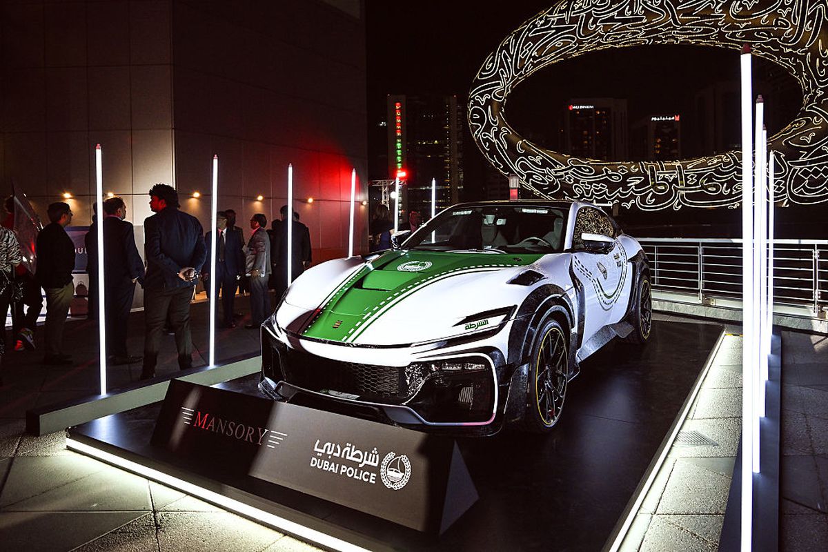 Doar 7 în lume, una a ajuns la poliția din Dubai! Imagini de la prezentarea supercarului