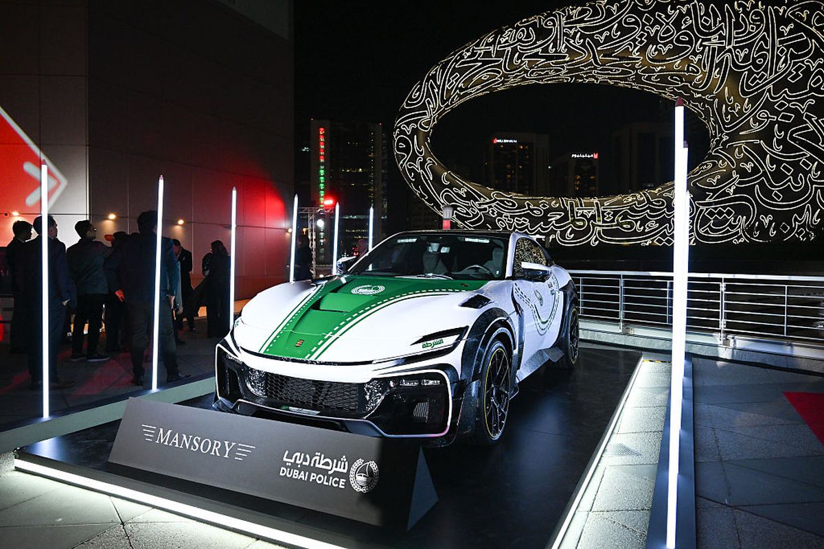 Doar 7 în lume, una a ajuns la poliția din Dubai! Imagini de la prezentarea supercarului