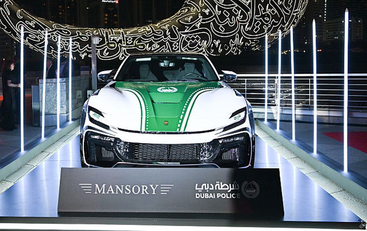 Doar 7 în lume, una a ajuns la poliția din Dubai! Imagini de la prezentarea supercarului