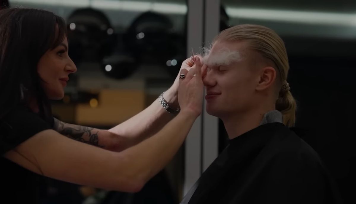 Îl recunoști? Unul dintre cei mai mari jucători din lume s-a transformat în Moș Crăciun, iar copiii l-au demascat: „Să-ți dea mingea și vom lua titlul”