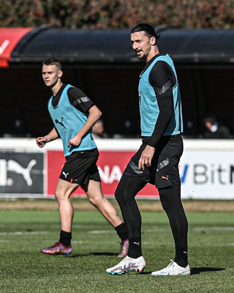 Zlatan Ibrahimovic și fiul său, Maximilian, la un antrenament al grupei Milan U18. Foto: instagram.com/maximilan.ibrahimovic E căpitan la Milan și are de ales în continuare între România și Italia: „Nu se știe niciodată” + Ce sfaturi a primit de la Modric