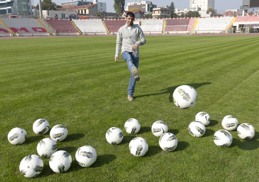 Am întrebat trei mari dinamoviști dacă Dennis Politic ar mai fi bun la Dinamo! Răspunsuri tăioase: „Ciorbă reîncălzită” » Ce i se reproșează fotbalistului