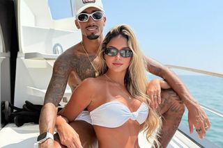 „Este cumva baschetbalist?” » Soția furioasă a fotbalistului Barcelonei a atacat FIFA - a fost nevoită să șteargă totul