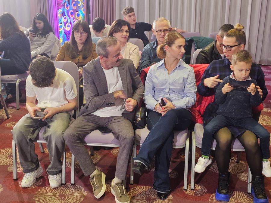 Copiii campionilor olimpici Alina Dumitru și Marius Urzică, vedete într-un show de modă: „Sunt uimit câte medalii a câștigat mama. O mai văd plângând!”