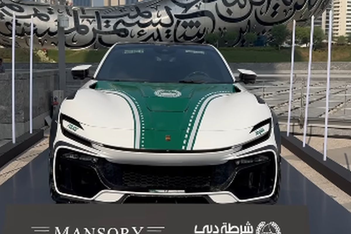 Doar 7 în lume, una a ajuns la poliția din Dubai! Imagini de la prezentarea supercarului