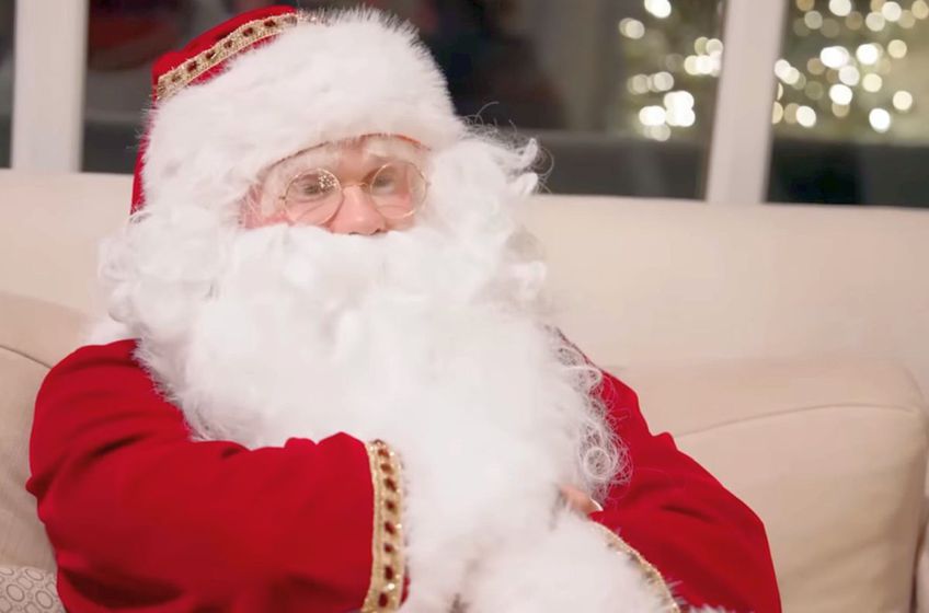 Erling Haaland, deghizat în Moș Crăciun / foto: X