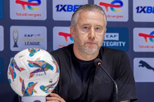 Exilat la 2.000 de kilometri de Sudan din cauza războiului civil, Laurențiu Reghecampf a suferit primul eșec în campionat