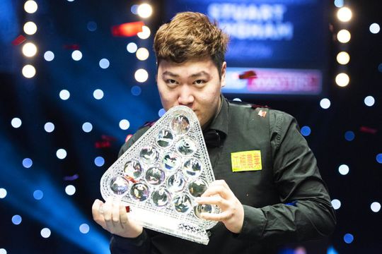 Chinezul Yan Bingtao, 20 de ani, a produs surpriza la Masters, după ce l-a învins în finală pe mult mai experimentatul scoțian John Higgins, foto: Imago